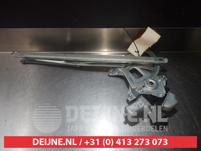 Toyota Verso-S Ruitmechaniek 4Deurs links-voor O276093