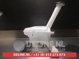 Subaru Trezia Ruitensproeiertank voor O340543 foto 3