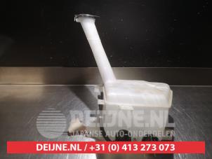 Subaru Trezia Ruitensproeiertank voor O340543 foto 2