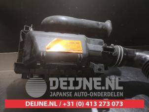 Subaru Trezia Luftfiltergehäuse O356961 foto 2