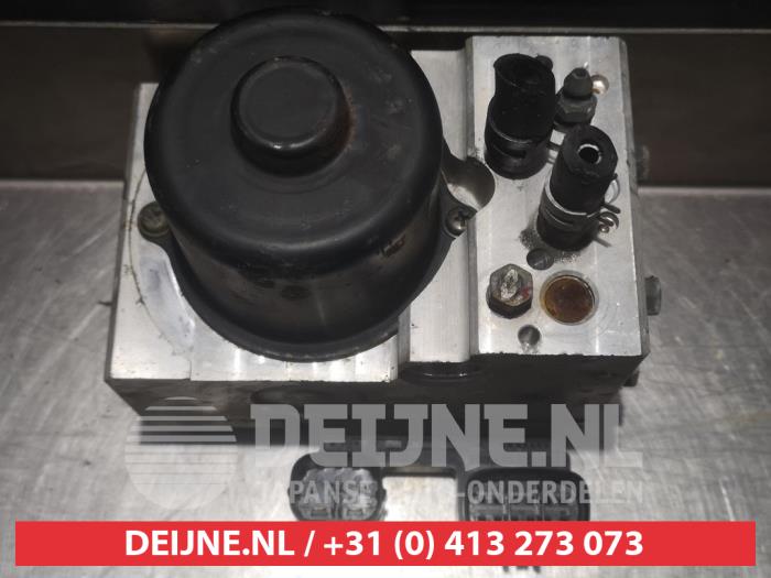 Gebruikte ABS Pomp Lexus IS (E1) 200 2.0 24V Prijs € 100,00 Margeregeling aangeboden door V.Deijne Jap.Auto-onderdelen BV