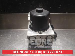 Lexus IS ABS pump O337948 photo 2