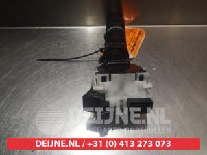 Nissan Navara Ruitenwis Schakelaar O309777 foto 2