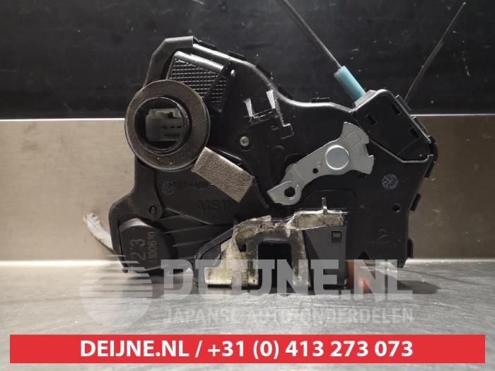 Daihatsu Sirion Deurslot Mechaniek 4Deurs links-voor O279756