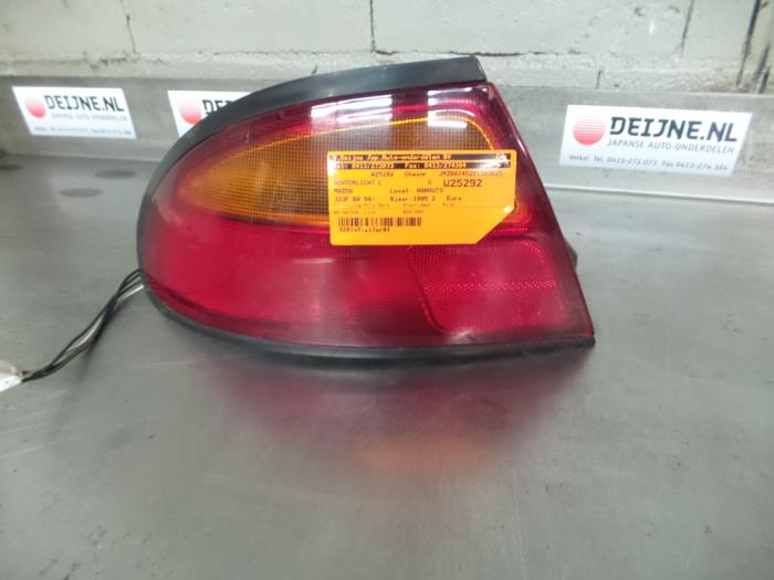 Mazda 323F Achterlicht links O297385