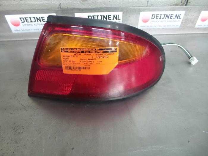 Mazda 323F Achterlicht rechts O298772