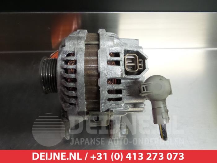 Dynamo van een Mazda 3 Sport (BK) 1.6i 16V 2003
