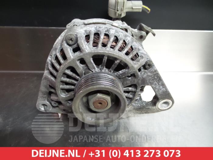Dynamo van een Mazda 3 Sport (BK) 1.6i 16V 2003