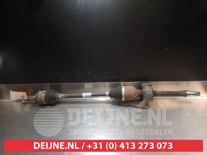 Suzuki Swift Aandrijfas rechts-voor O319945