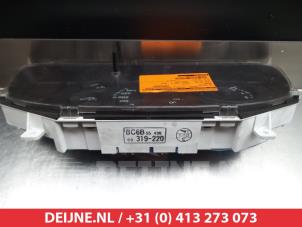 Mazda 323F Odometer KM O304083 photo 4