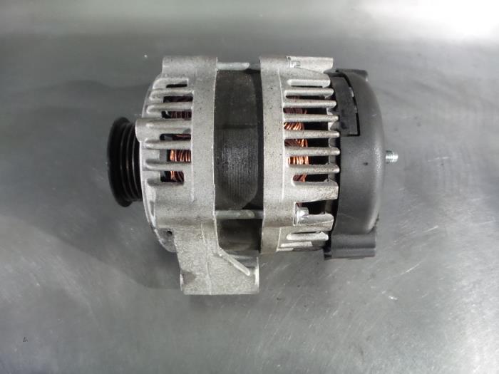 Dynamo van een Daewoo Spark 1.0 16V Bifuel 2012