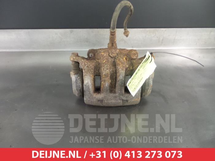 Nissan King Cab Remklauw (Tang) links-voor O324930