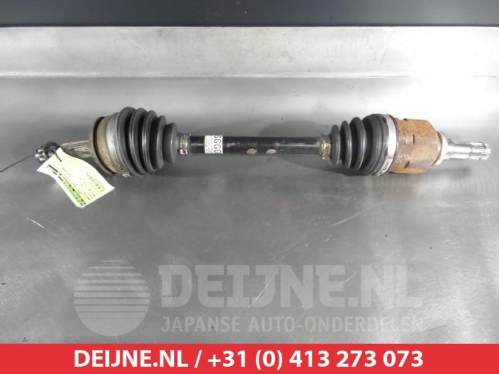 Toyota Yaris Aandrijfas links-voor O318646