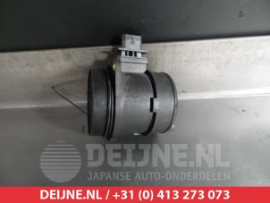 Gebruikte Luchthoeveelheidsmeter Kia Carens III (FG) 2.0 CRDI VGT 16V Prijs € 20,00 Margeregeling aangeboden door V.Deijne Jap.Auto-onderdelen BV