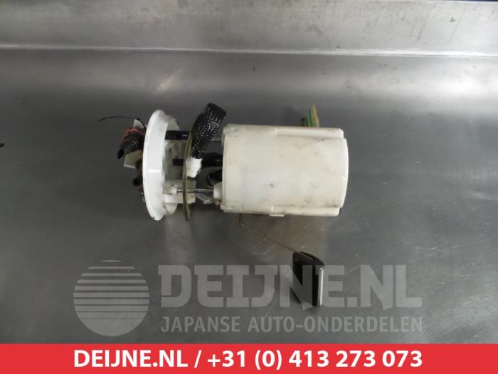 Gebruikte Tank element Pomp Kia Carens III (FG) 2.0 CRDI VGT 16V Prijs € 50,00 Margeregeling aangeboden door V.Deijne Jap.Auto-onderdelen BV