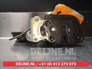 Gebruikte Slotmechaniek Portier 4Deurs links-achter Hyundai Trajet 2.0 CRDi 16V Prijs € 50,00 Margeregeling aangeboden door V.Deijne Jap.Auto-onderdelen BV