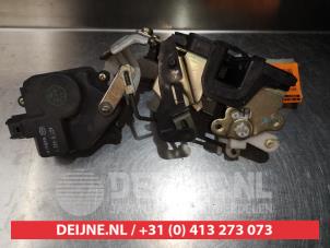 Hyundai Trajet Türschlossmechanik 4-türig links hinten O280024 foto 2