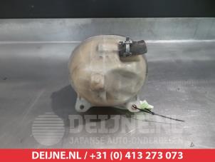 Gebruikte Koelvloeistof Reservoir Toyota Avensis (T25/B1D) 2.0 16V D-4D Prijs € 35,00 Margeregeling aangeboden door V.Deijne Jap.Auto-onderdelen BV