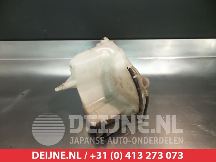 Toyota Corolla Scheibensprühertank vorne O340839