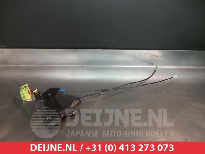 Toyota Avensis Deurslot Mechaniek 4Deurs links-voor O279876