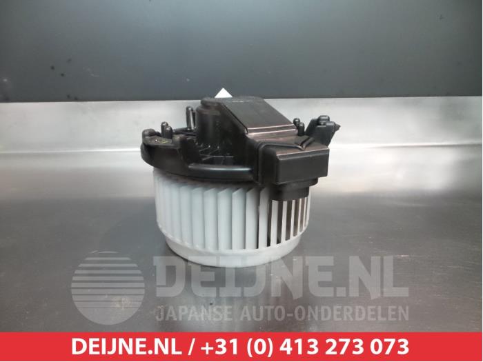 Subaru Trezia Heating and ventilation fan motor O367073