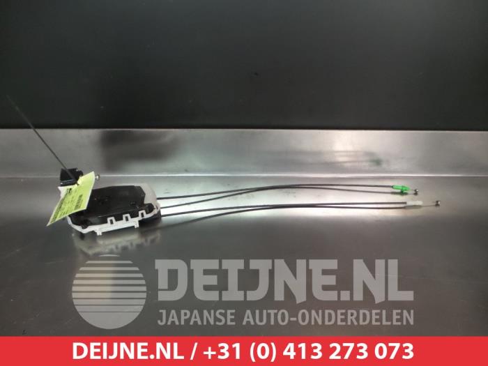 Subaru Trezia Deurslot Mechaniek 4Deurs rechts-achter O281510