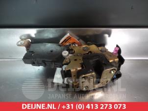 Subaru Legacy Front door lock mechanism 4-door, right O280863 photo 2