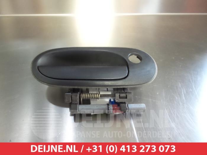 Nissan Almera Portiergreep 2Deurs rechts O277415