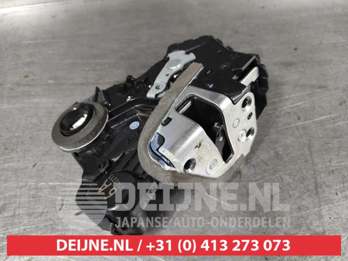 Toyota IQ Deurslot Mechaniek 2Deurs links O279127