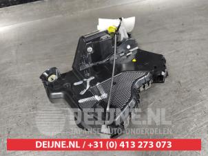 Toyota IQ Türschlossmechanik 2-türig links O279127 foto 2