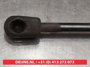 Nissan Primera Gasdemper rechts-achter O294831 foto 2