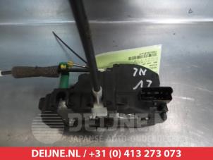 Nissan Navara Door lock mechanism 4-door, front left O279530 photo 2