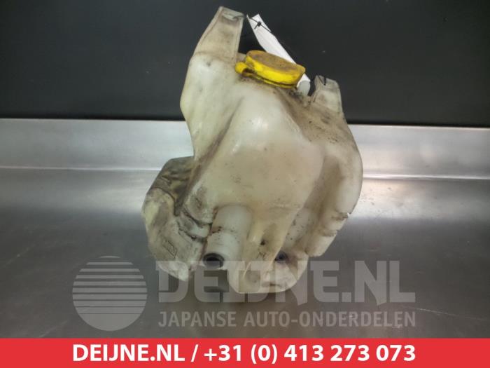 Nissan Terrano Ruitensproeiertank voor O340512