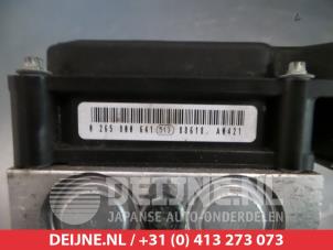 Daihatsu Cuore ABS pump O338232 photo 2