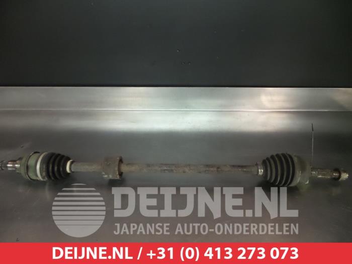 Gebruikte Aandrijfas rechts-voor Daihatsu Materia 1.5 16V Prijs € 45,00 Margeregeling aangeboden door V.Deijne Jap.Auto-onderdelen BV