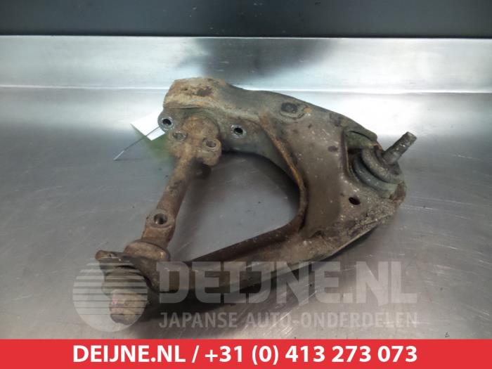 Toyota Hilux Querlenker oben rechts vorne O380912