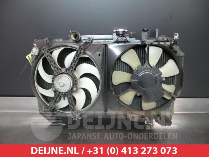 Radiateur van een Toyota Carina E (T19) 2.0 GLi 16V 1995