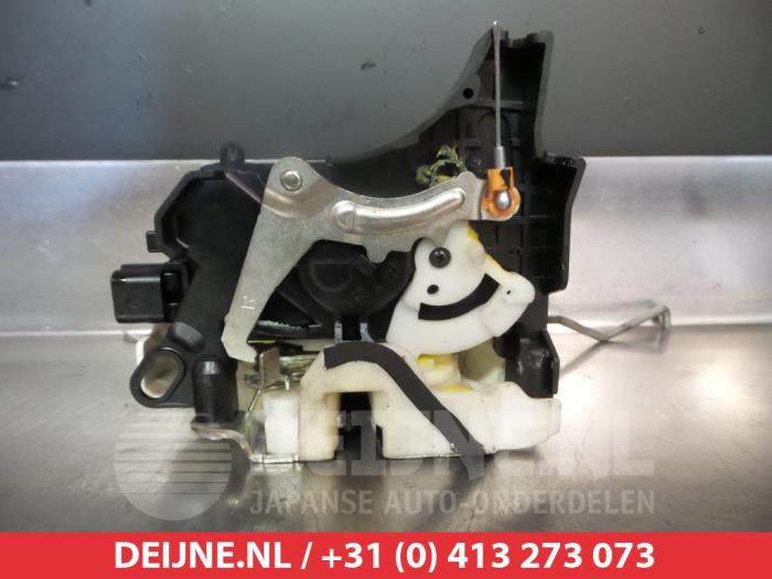 Mitsubishi Lancer Deurslot Mechaniek 4Deurs rechts-voor O280978