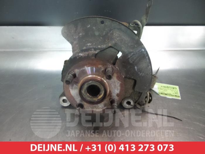 Mazda 323 Fusee rechts-voor O323297