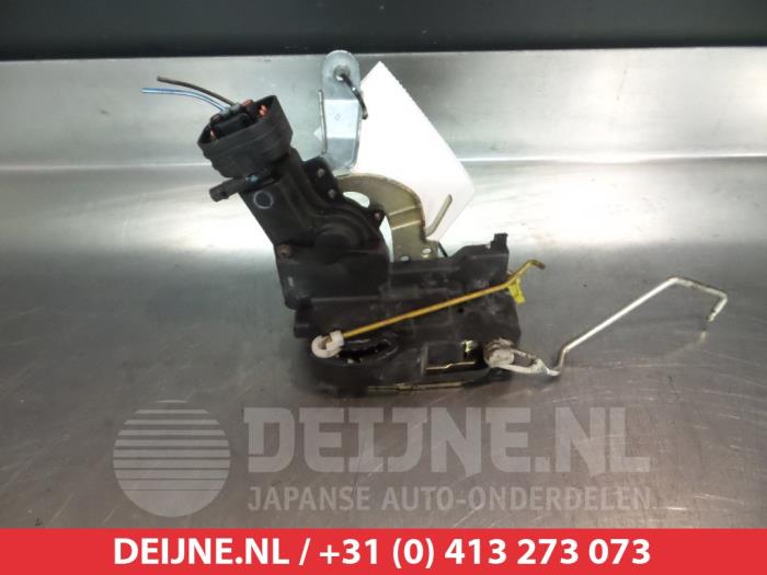 Toyota Hilux Deurslot Mechaniek 4Deurs links-voor O279858