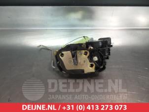 Toyota Hilux Door lock mechanism 4-door, front left O279858 photo 2
