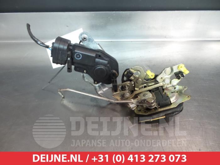 Toyota Hilux Deurslot Mechaniek 4Deurs links-achter O280536