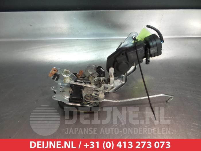 Toyota Hilux Deurslot Mechaniek 4Deurs rechts-achter O281829