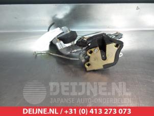 Toyota Hilux Türschlossmechanik 4-türig rechts hinten O281829 foto 2