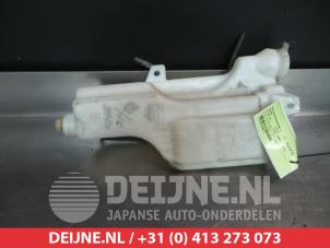 Mazda BT-50 Ruitensproeiertank voor O340367 foto 2
