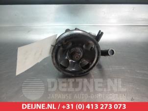 Gebruikte Pomp Servo Kia Carens III (FG) 2.0 CRDI VGT 16V Prijs € 50,00 Margeregeling aangeboden door V.Deijne Jap.Auto-onderdelen BV