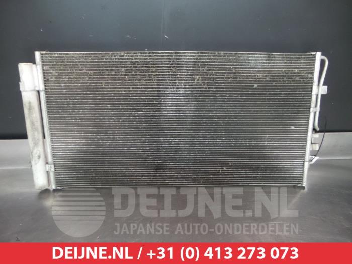 Airco Condensor van een Kia Carens III (FG) 2.0 CRDI VGT 16V 2007