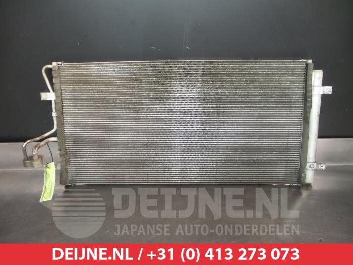 Airco Condensor van een Kia Carens III (FG) 2.0 CRDI VGT 16V 2007