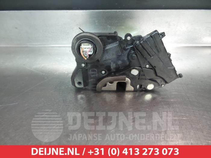 Toyota Yaris Türschlossmechanik 2-türig links O279120
