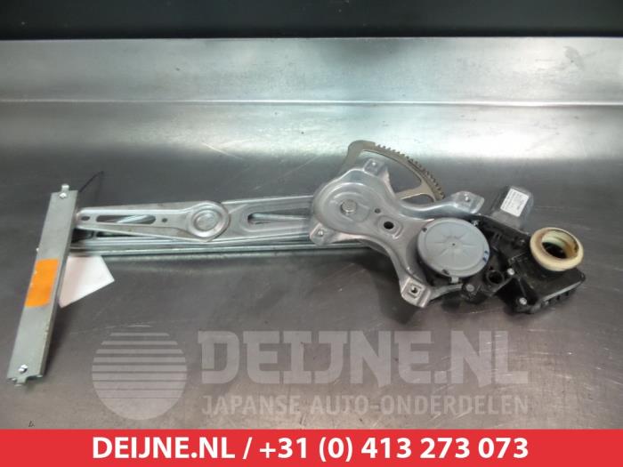 Toyota Yaris Fenstermechanik 2-türig links vorne O275452
